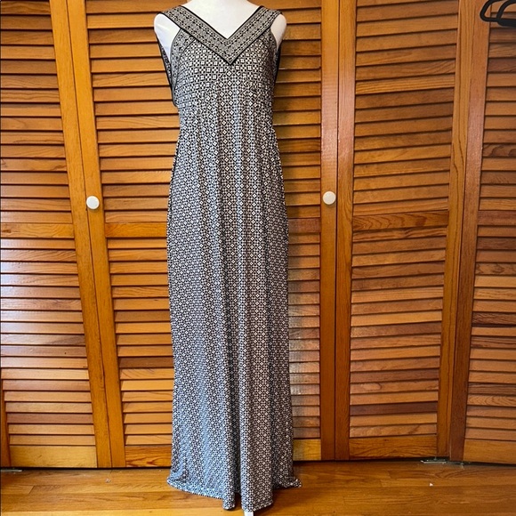 Max Studio Dresses & Skirts - Max Studio Black and White V-Neck Maxi Sundress Size Large